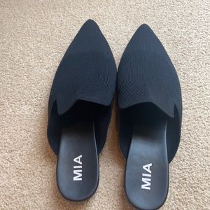 Size 10 black Mia flats.